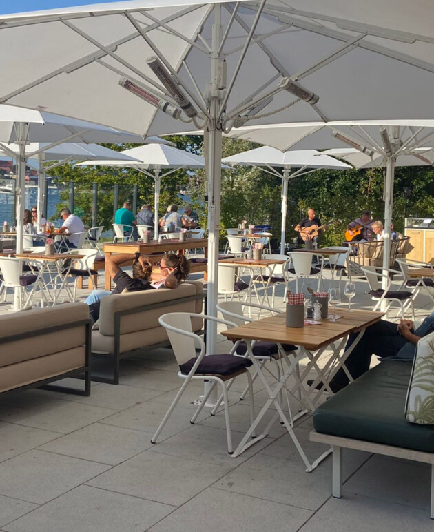 Die Terrasse im MareMüritz mit Live-Musik.