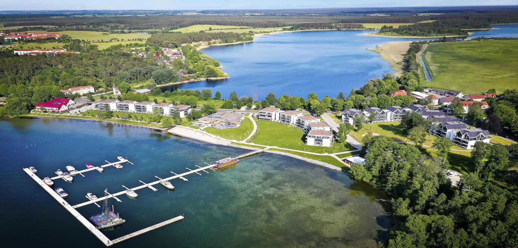 Luftbilder des MareMüritz Yachthafen Resorts.