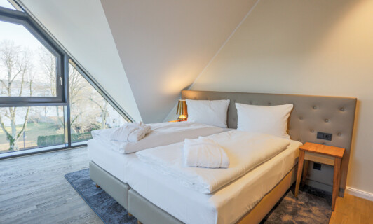 Schlafzimmer in der Kompass Maisonette Suite.