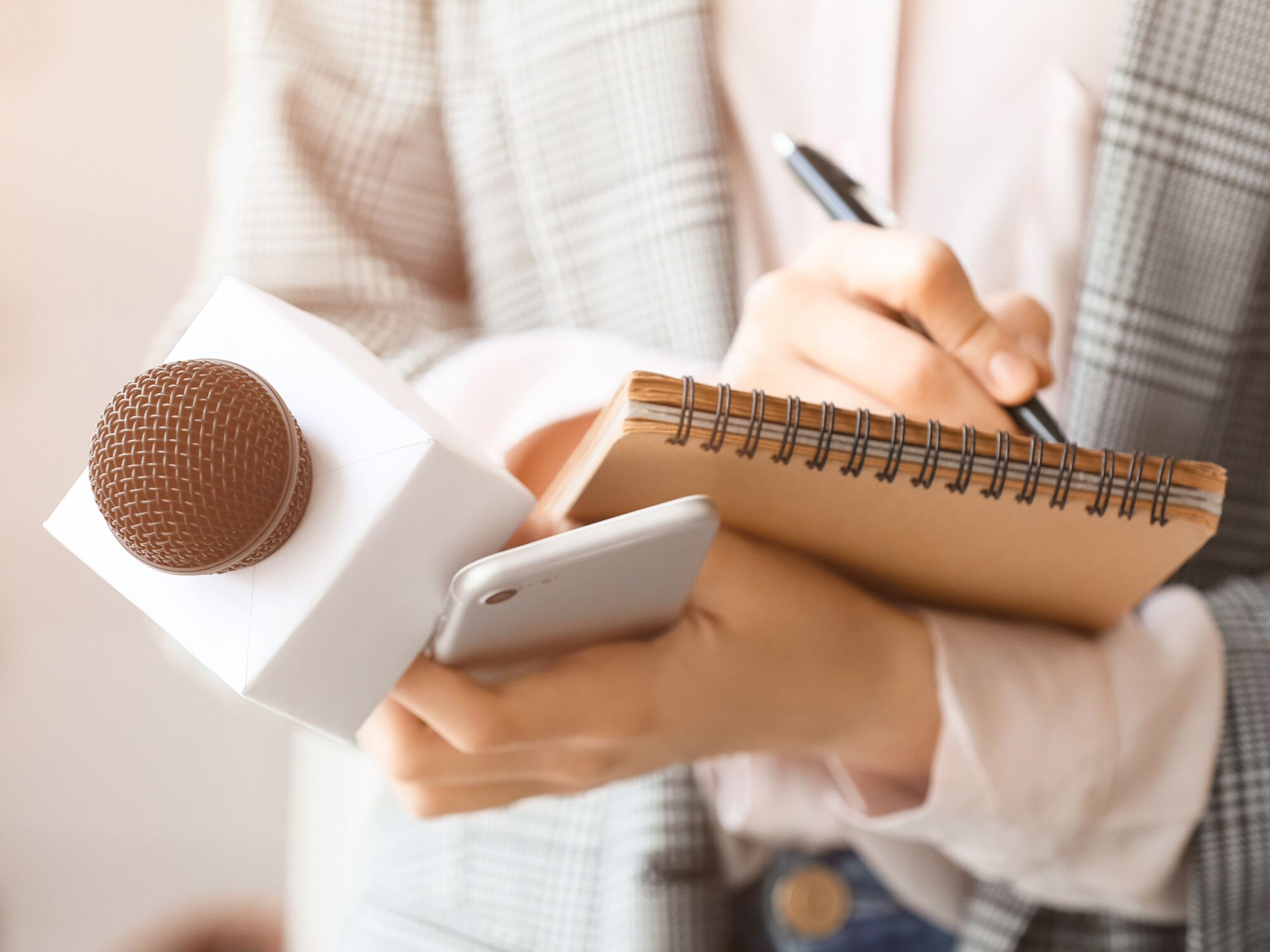 Presse Notizbuch und Interviewmikro