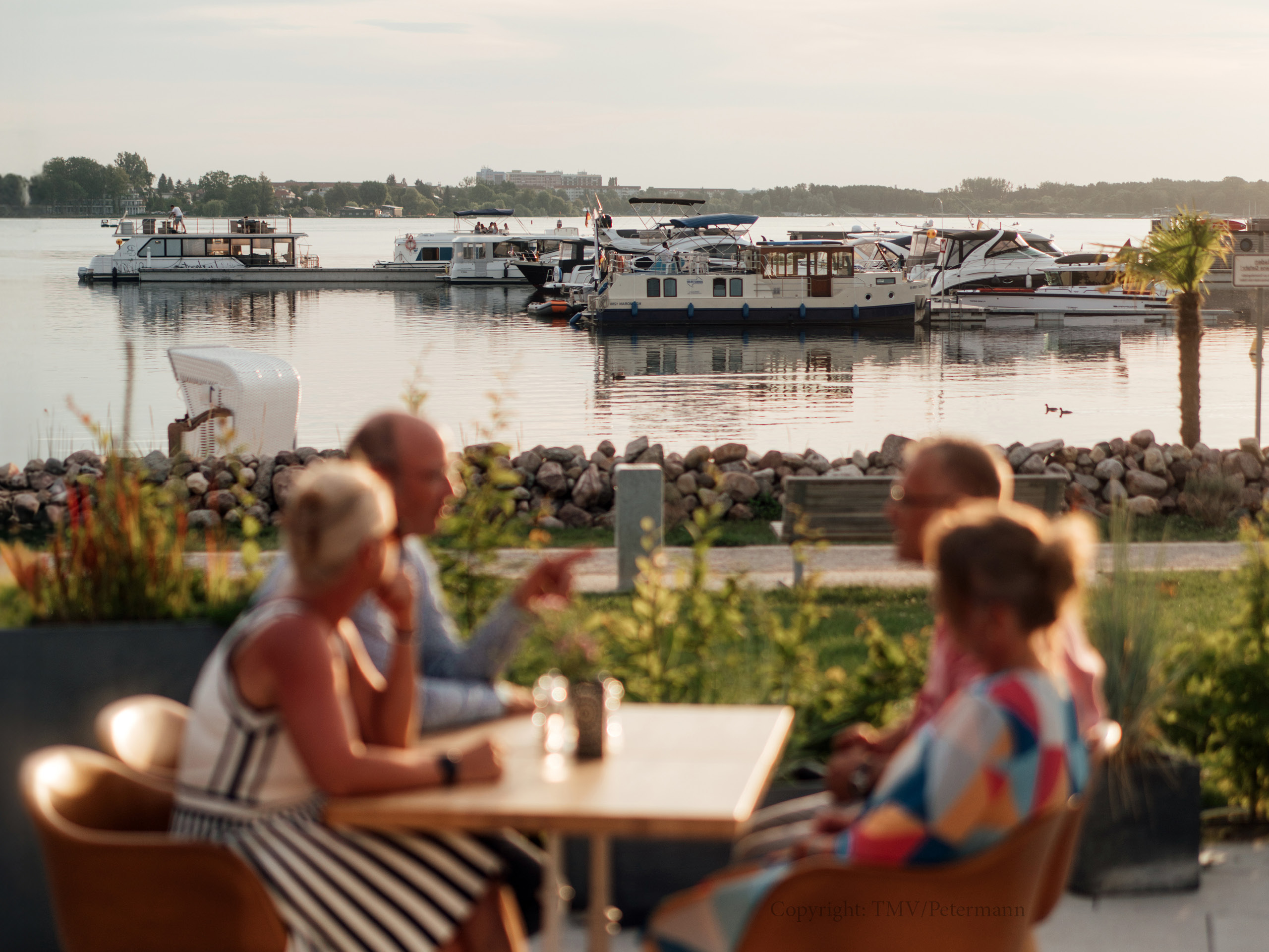 Sunset Lounge im Restaurant Bella Riva in Waren direkt am See