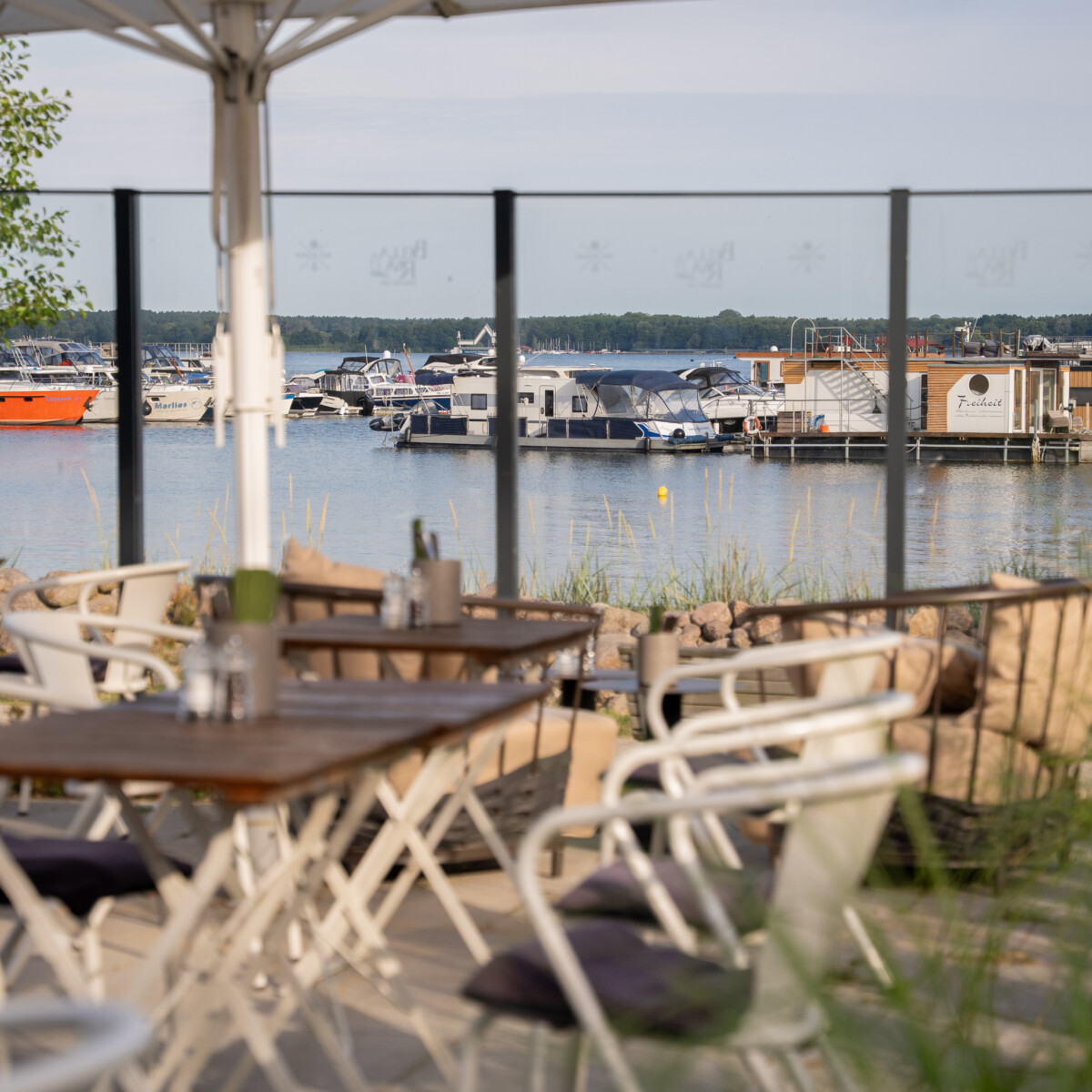 Restaurant Bella Riva Außenterrassen direkt am See Waren