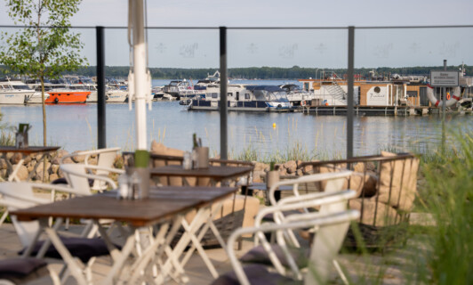 Restaurant Bella Riva Außenterrassen direkt am See Waren