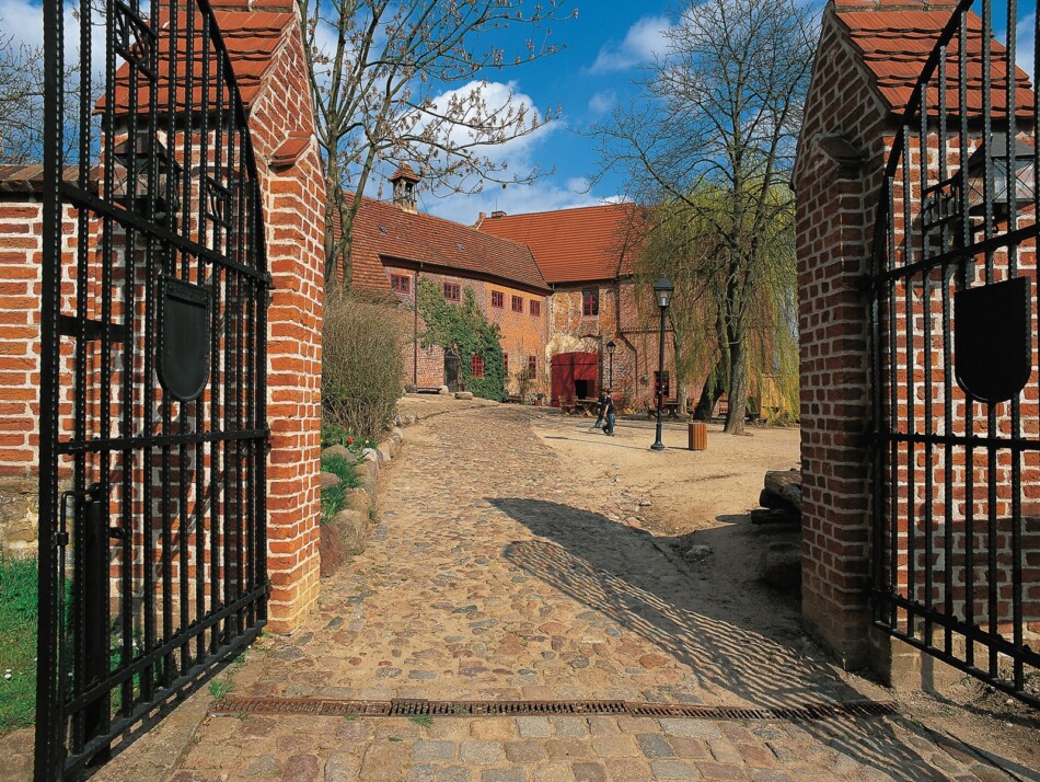 Eingangstor von Burg Penzlin