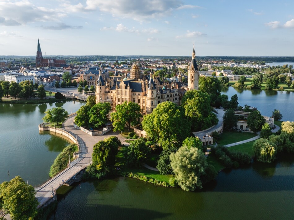 Luftaufnahme vom Schweriner Schloss