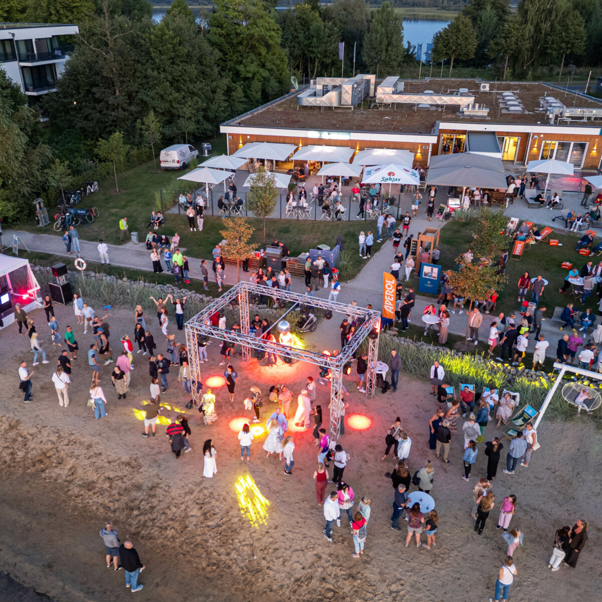 Musik & Tanzveranstaltung am Strand des Maremüritz in Waren